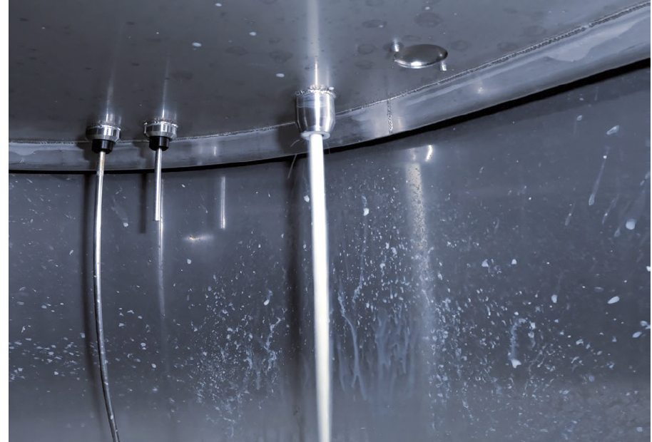 View of the inside of the SmartTank: The hygienically designed interior ensures even cooling and prevents the freezing of milk residues. Perfect storage of freshly milked milk.