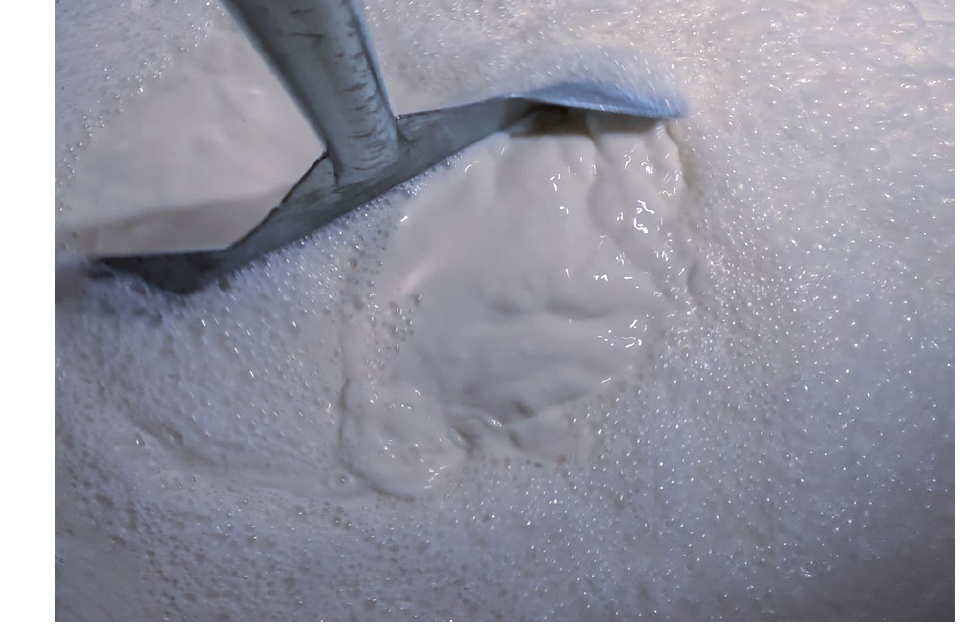 The mixed feed in the SmartTank: Precise and even mixing of milk and additives for tailored nutrition for the calves.