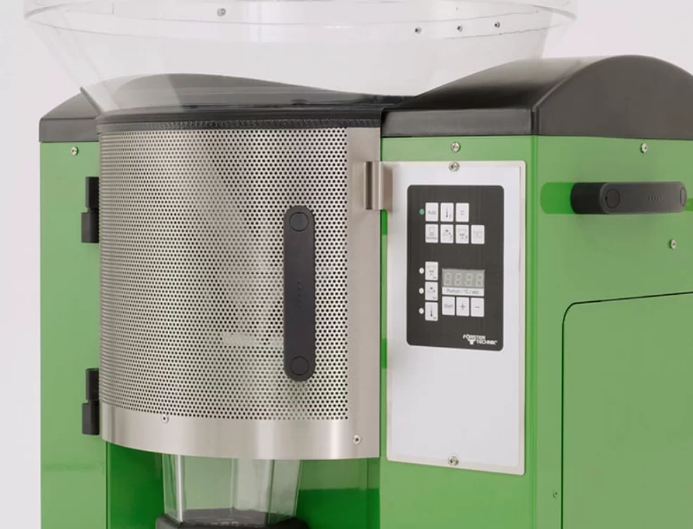 Open, swivelable mixer cup – Easy access and quick functionality check of the feeding system.